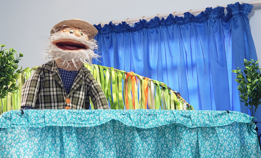 Portos do Paraná leva teatro sobre preservação de manguezais para comunidades ilhadas