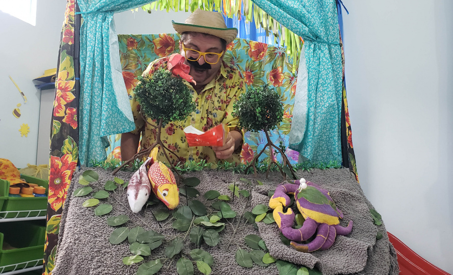 Portos do Paraná leva teatro sobre preservação de manguezais para comunidades ilhadas