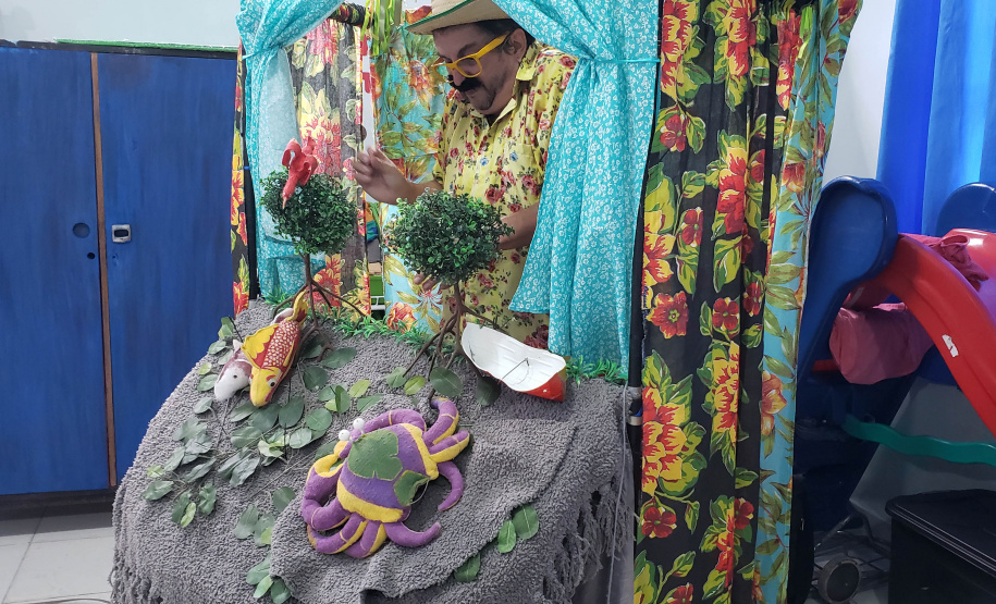 Portos do Paraná leva teatro sobre preservação de manguezais para comunidades ilhadas