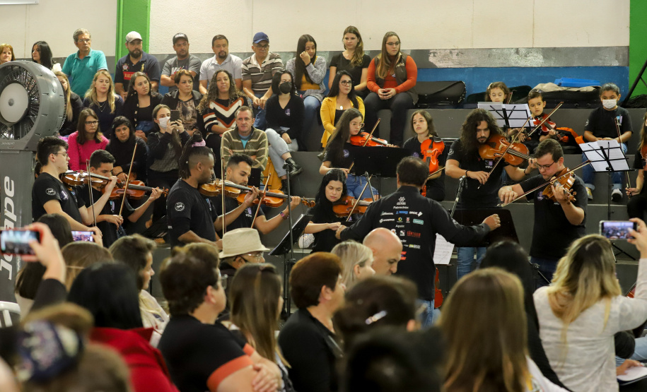O governador Carlos Massa Ratinho Junior e o Secretário da Saúde, Beto Preto, assinam nesta quinta-feira (31), liberação de recurso para o Hospital de Rio Branco do Sul. 31/03/2022 - Foto: Geraldo Bubniak/AEN