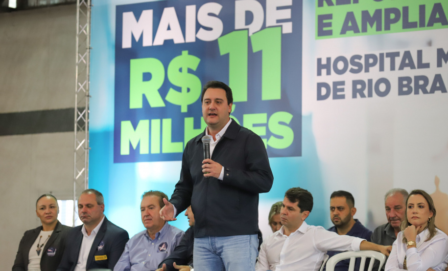 O governador Carlos Massa Ratinho Junior e o Secretário da Saúde, Beto Preto, assinam nesta quinta-feira (31), liberação de recurso para o Hospital de Rio Branco do Sul. 31/03/2022 - Foto: Geraldo Bubniak/AEN