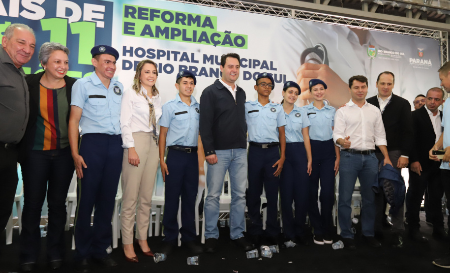 O governador Carlos Massa Ratinho Junior e o Secretário da Saúde, Beto Preto, assinam nesta quinta-feira (31), liberação de recurso para o Hospital de Rio Branco do Sul. 31/03/2022 - Foto: Geraldo Bubniak/AEN