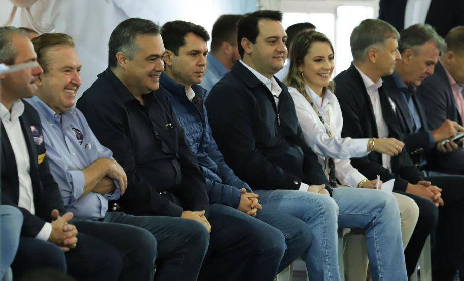 O governador Carlos Massa Ratinho Junior e o Secretário da Saúde, Beto Preto, assinam nesta quinta-feira (31), liberação de recurso para o Hospital de Rio Branco do Sul. 31/03/2022 - Foto: Geraldo Bubniak/AEN