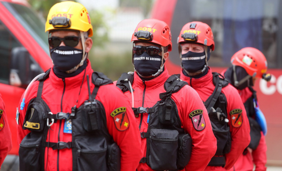 Bombeiros do Paraná concluem participação nas buscas por vítimas em Petrópolis