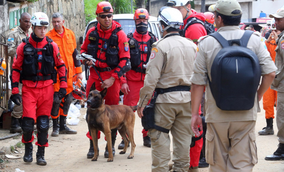 Bombeiros do Paraná concluem participação nas buscas por vítimas em Petrópolis