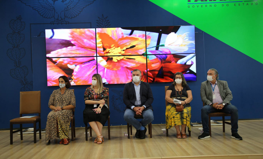 Secretaria de Justiça, Família e Trabalho entrega a primeira carteira do artesanato brasileiro e comemora Dia do Artesanato