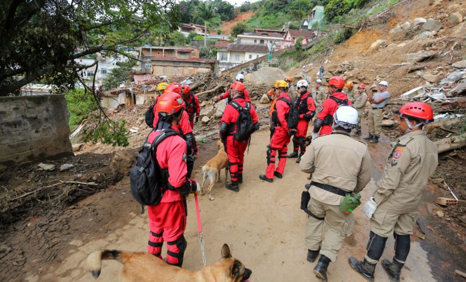 Bombeiros do Paraná concluem participação nas buscas por vítimas em Petrópolis