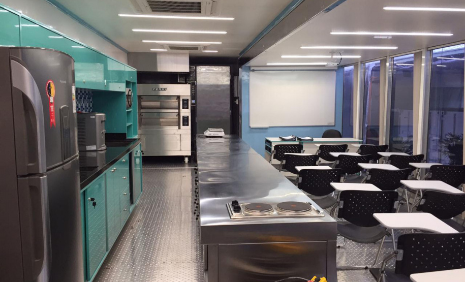 Cursos gratuitos das Carretas do Conhecimento em Curitiba e Guaratuba têm 119 vagas abertas