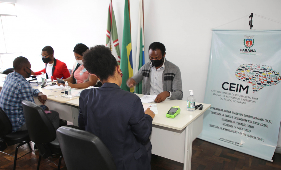 mutirão de renovação de passaportes e documentos para haitianos