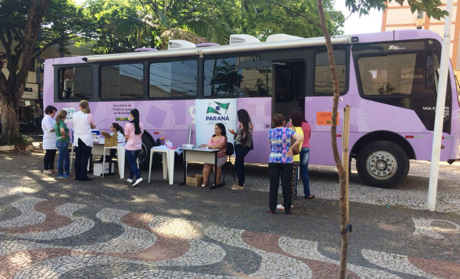 Em março, Ônibus Lilás da Secretaria de Justiça, Família e Trabalho vai levar para 6 municípios atendimento e orientação às mulheres