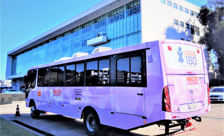 Em março, Ônibus Lilás da Secretaria de Justiça, Família e Trabalho vai levar para 6 municípios atendimento e orientação às mulheres