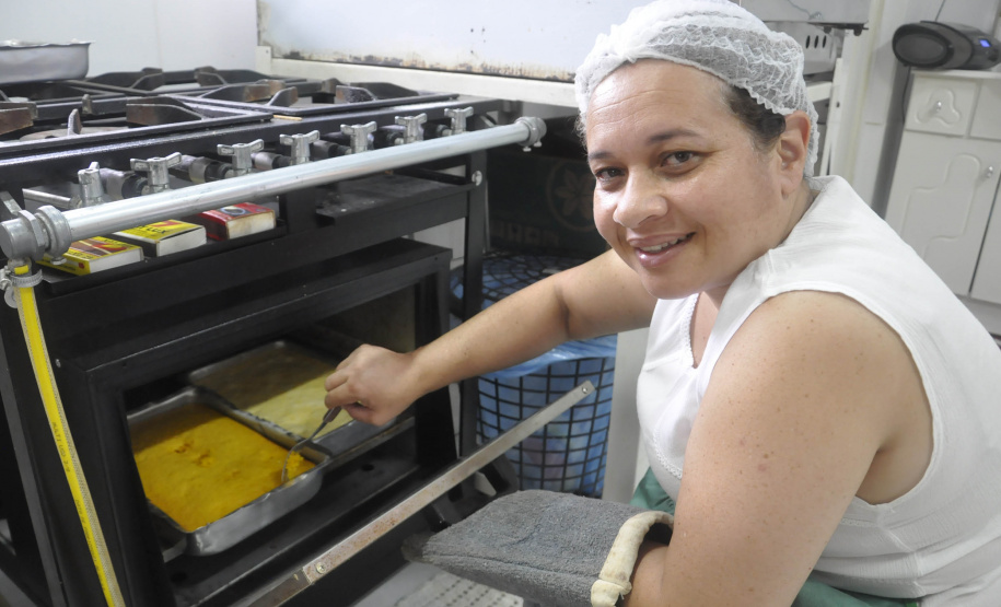 Banco da Mulher libera mais de R$ 100 milhões em crédito e atende mais de 9 mil empreendedoras - A curitibana Adriana Tondin, 47 anos, contou com os recursos do Banco da Mulher Paranaense para transformar um antigo hobby em fonte de renda -