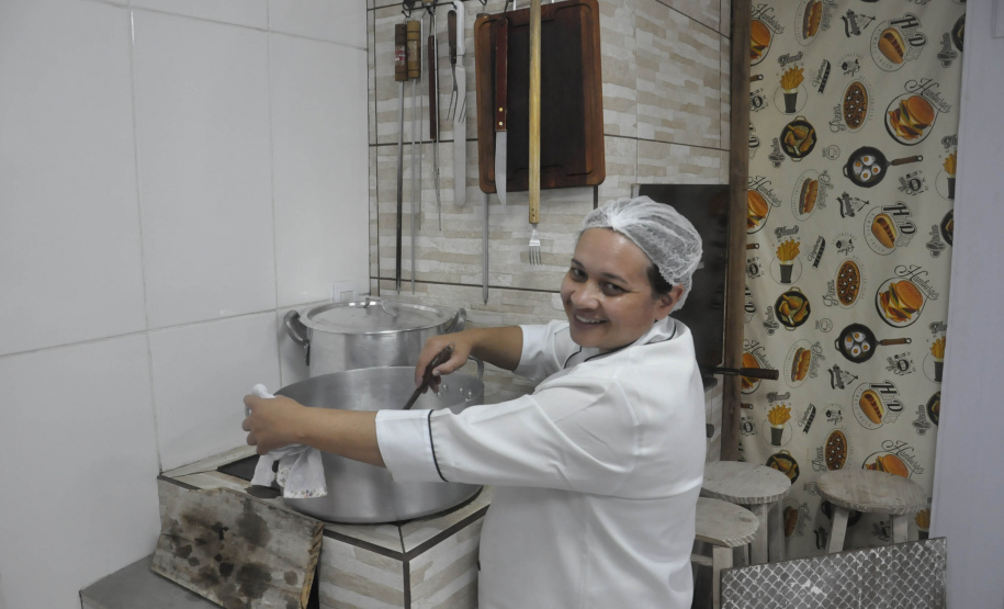 Banco da Mulher libera mais de R$ 100 milhões em crédito e atende mais de 9 mil empreendedoras - A curitibana Adriana Tondin, 47 anos, contou com os recursos do Banco da Mulher Paranaense para transformar um antigo hobby em fonte de renda -