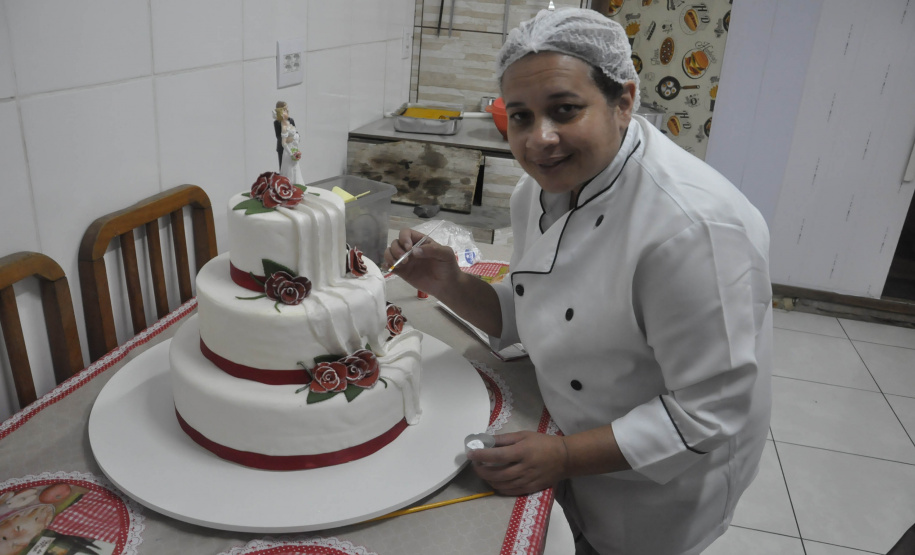 Banco da Mulher libera mais de R$ 100 milhões em crédito e atende mais de 9 mil empreendedoras - A curitibana Adriana Tondin, 47 anos, contou com os recursos do Banco da Mulher Paranaense para transformar um antigo hobby em fonte de renda -