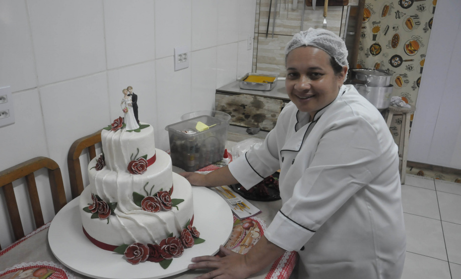 Banco da Mulher libera mais de R$ 100 milhões em crédito e atende mais de 9 mil empreendedoras - A curitibana Adriana Tondin, 47 anos, contou com os recursos do Banco da Mulher Paranaense para transformar um antigo hobby em fonte de renda -