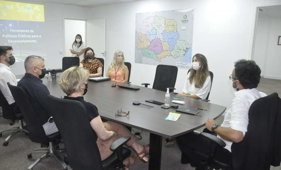 Reuniãop com a prieira dama do estado e presidente do Conselho de Ação Solidária do Paraná, Luciana Saito Massa -