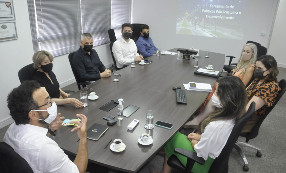 Reuniãop com a prieira dama do estado e presidente do Conselho de Ação Solidária do Paraná, Luciana Saito Massa -