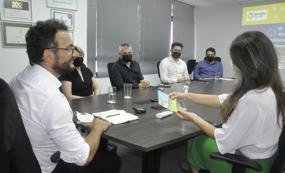 Reuniãop com a prieira dama do estado e presidente do Conselho de Ação Solidária do Paraná, Luciana Saito Massa -