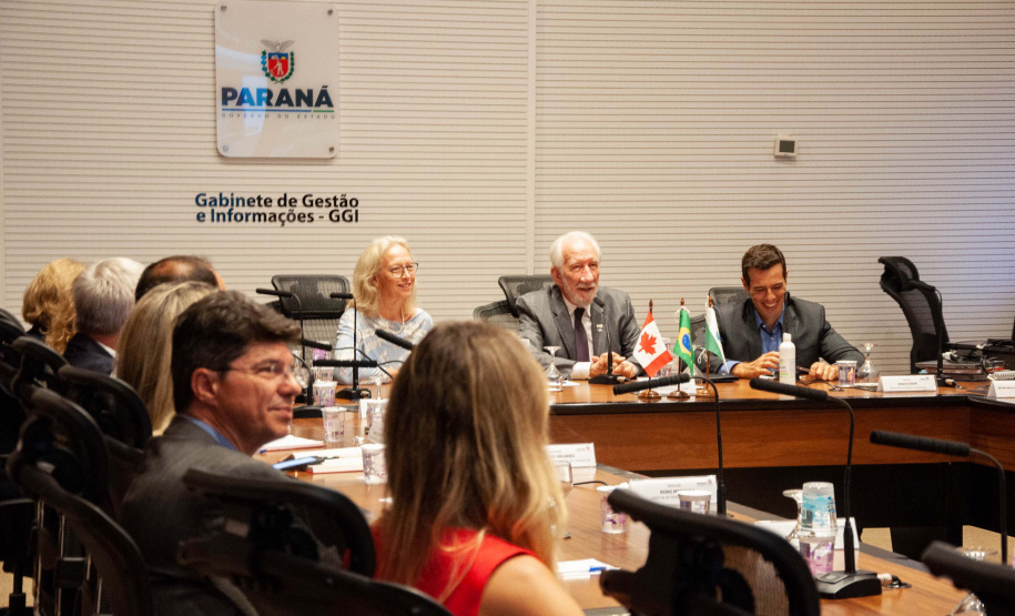 Alunos em intercâmbio no Canadá fazem videoconferência com embaixadora do Canadá no Brasil