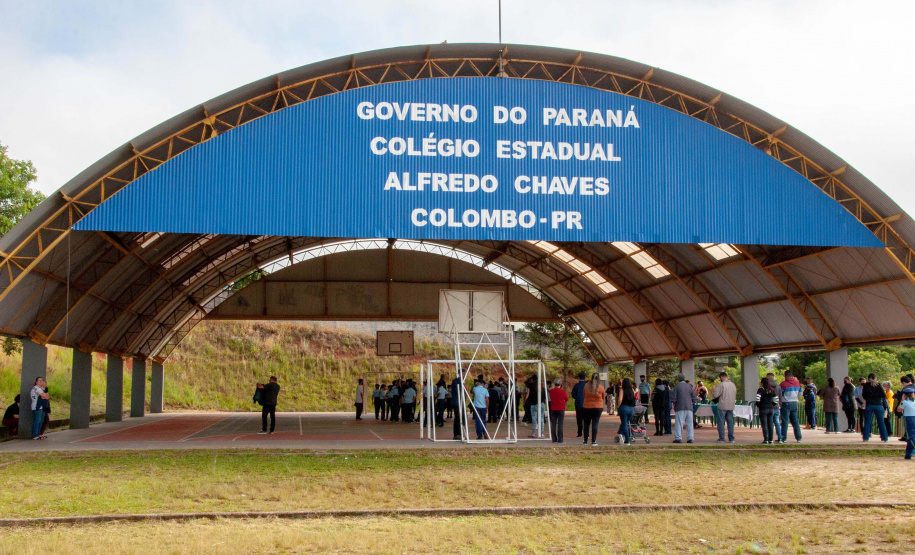 Colégios Cívico-Militares recebem kits finais do uniforme