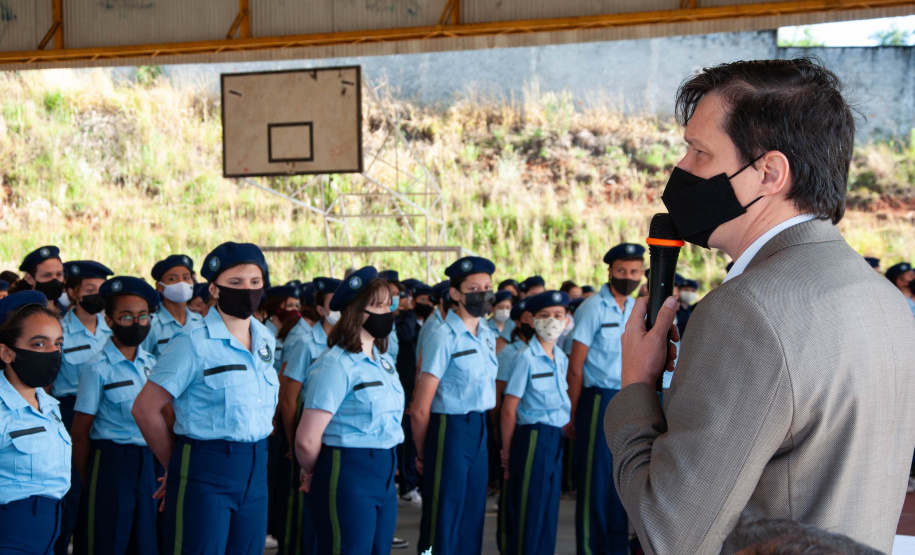 Colégios Cívico-Militares recebem kits finais do uniforme