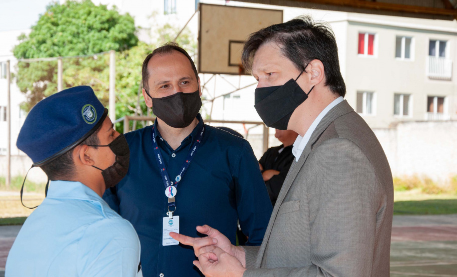 Colégios Cívico-Militares recebem kits finais do uniforme