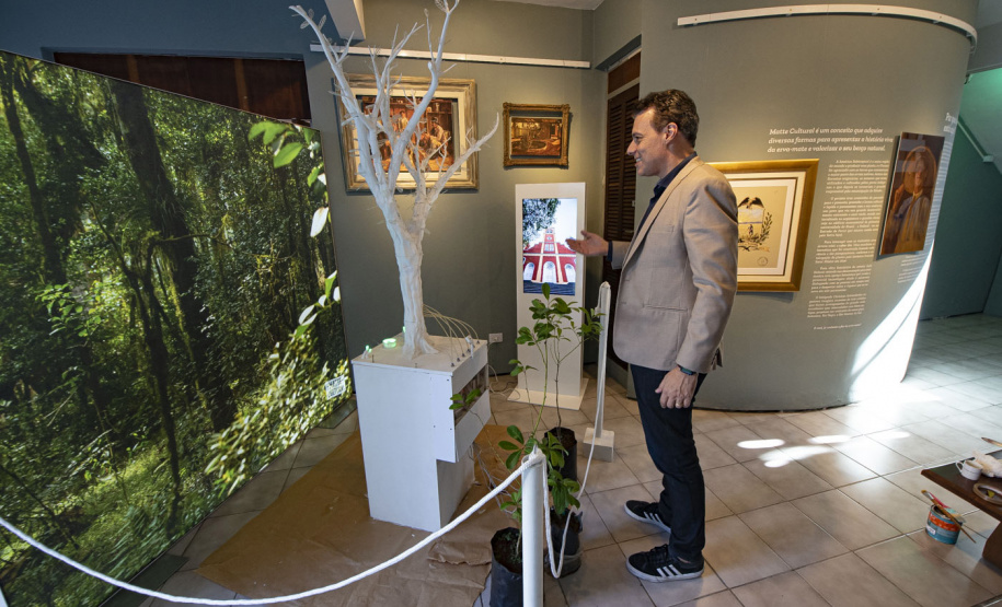 Andersen recebe cyber ilex, exposição que atualiza o valor do mate na cultura paranaense