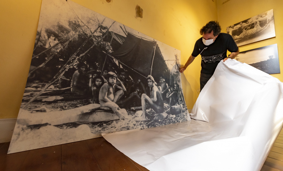 Montagem da exposição Diálogos com o Tempo / foto: Kraw Penas