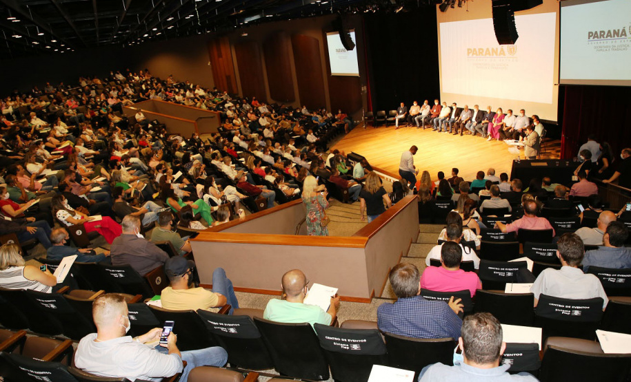 Estado promove encontro com servidores das Agências do Trabalhador para capacitação