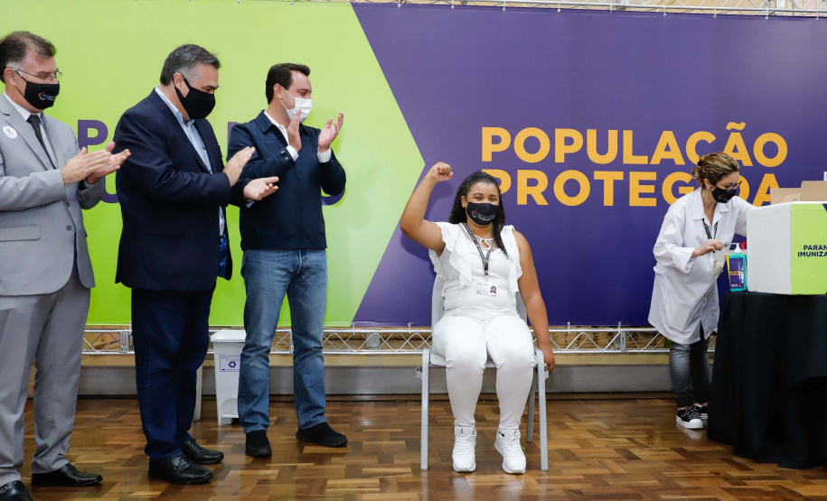 Segundo ano da pandemia no Paraná tem a marca registrada pela vacinação