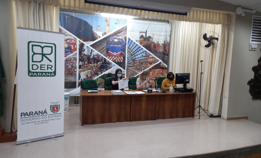 Sessão de abertura de envelopes de preços da nova passarela de Bandeirantes