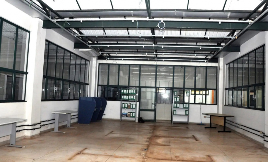 Obras em andamento: área interna do prédio vai receber nova rede lógica e iluminação em LED