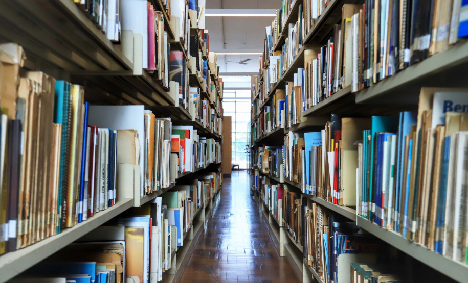 Biblioteca Pública do Paraná comemora 165 anos com programação especial