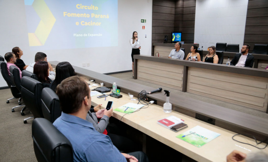 Fomento Paraná e Cacinor firmam parceria para oferecer crédito a empresários