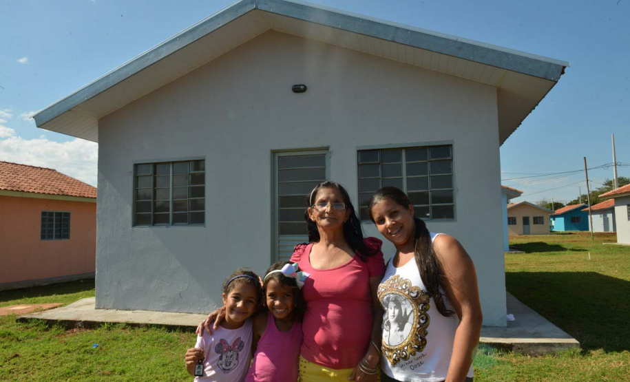 Mulheres são as mais beneficiadas por projetos habitacionais no Paraná