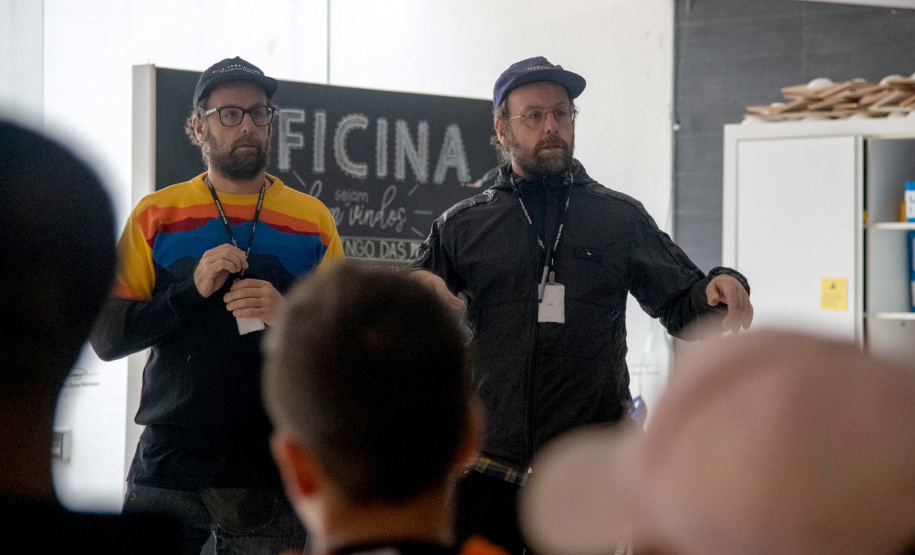 oficina de desenho com OSGEMEOS