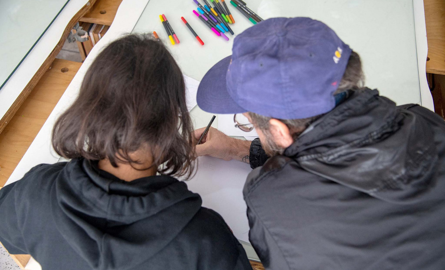 oficina de desenho com OSGEMEOS