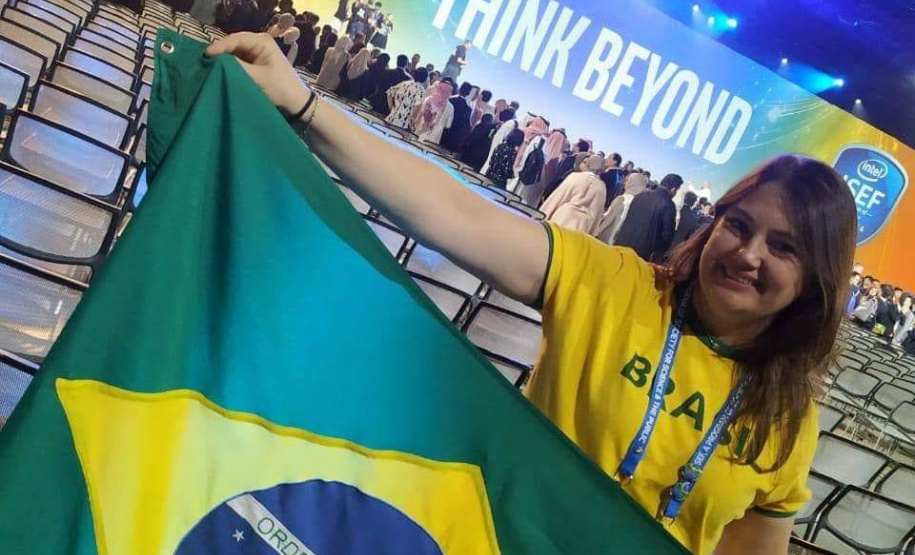 A agente educacional Dionéia Schauren, de Toledo, é uma das dez finalistas do Prêmio Professor Destaque da Febrace (Feira Brasileira de Ciências e Engenharia) 2022