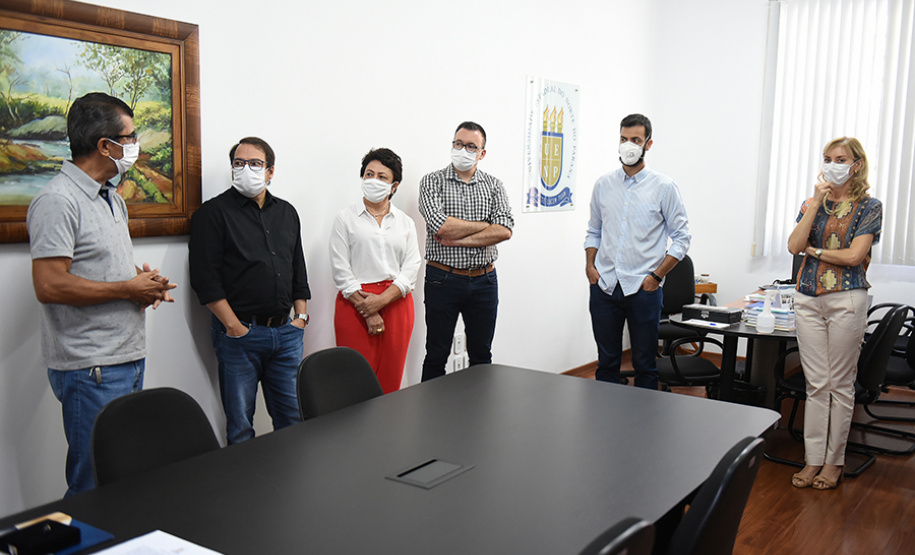 UENP recebe doação do acervo Celso Rossi com 10 mil fotos históricas de Jacarezinho