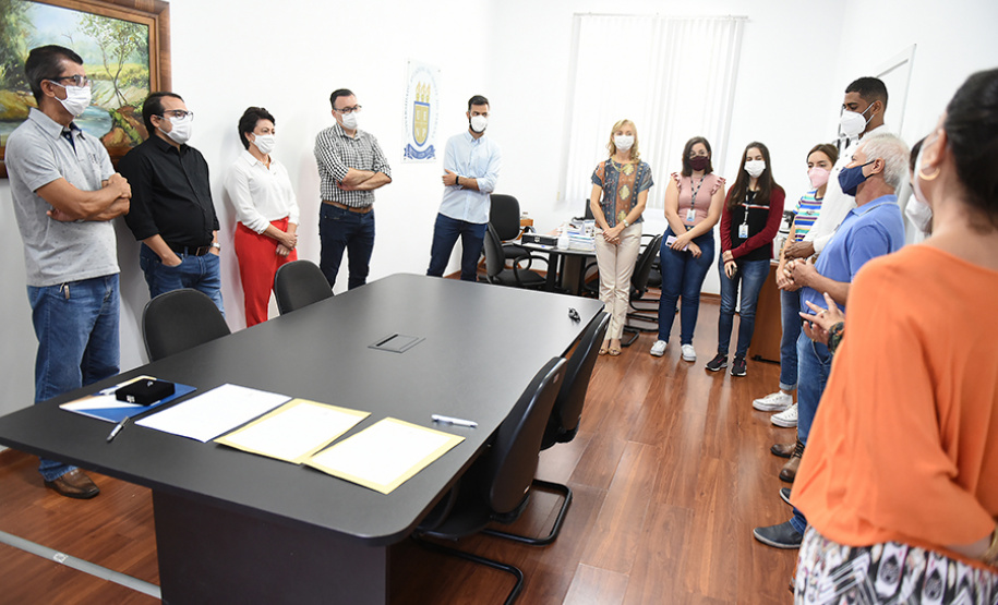 UENP recebe doação do acervo Celso Rossi com 10 mil fotos históricas de Jacarezinho