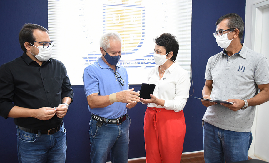 UENP recebe doação do acervo Celso Rossi com 10 mil fotos históricas de Jacarezinho