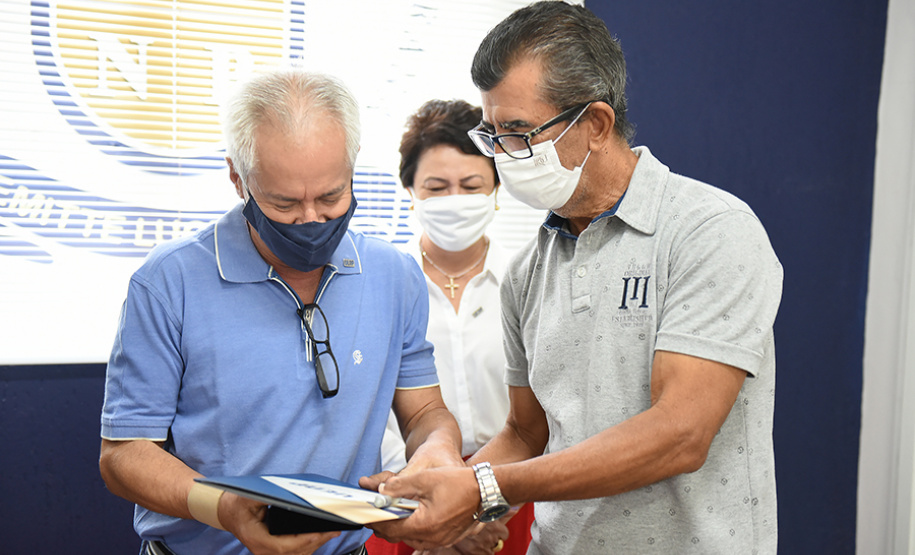 UENP recebe doação do acervo Celso Rossi com 10 mil fotos históricas de Jacarezinho