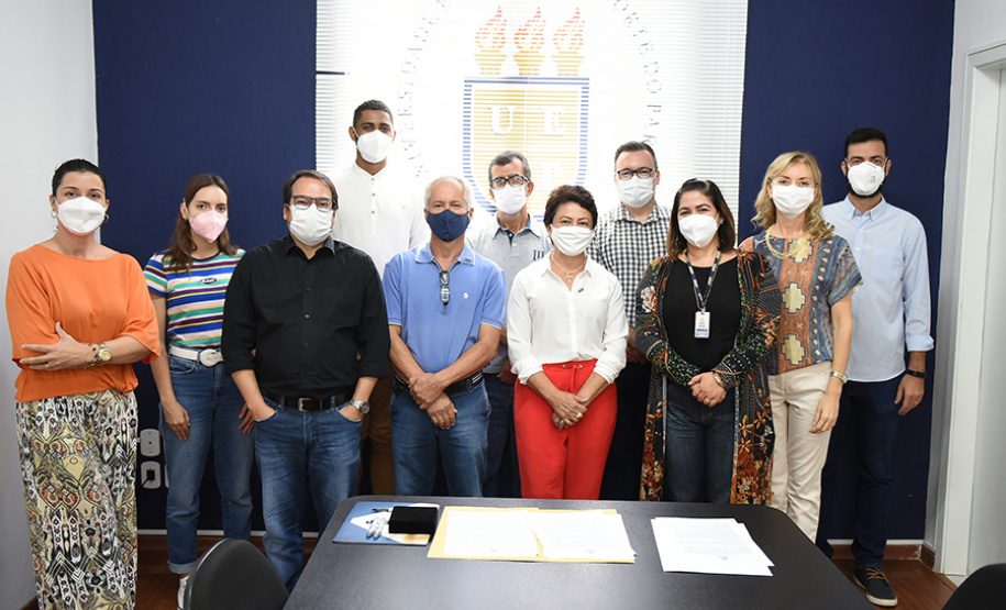 UENP recebe doação do acervo Celso Rossi com 10 mil fotos históricas de Jacarezinho