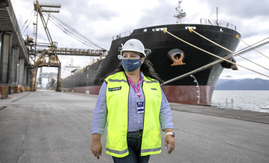 Aumenta a presença feminina no Porto de Paranaguá. Obrigado