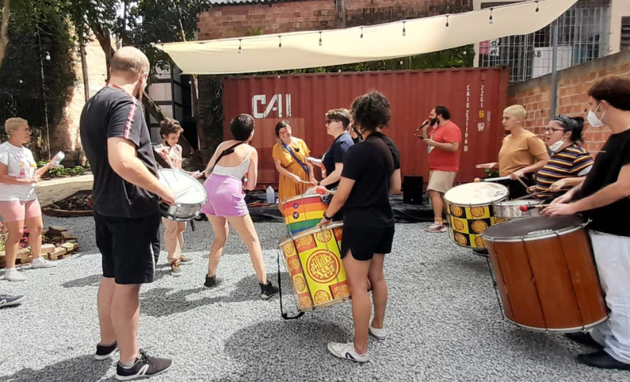 Performance premiada no 67º Salão Paranaense homenageia a travesti curitibana Gilda com cortejo carnavalesco