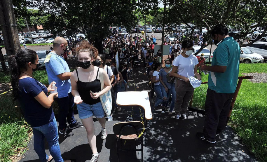 Calor, tranquilidade e distanciamento marcam o Vestibular 2022 da UEL