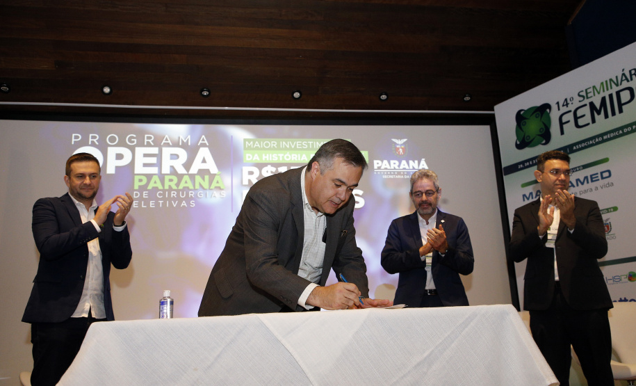 O secretário de Estado da Saúde, Beto Preto, lançou o Programa Opera Paraná.