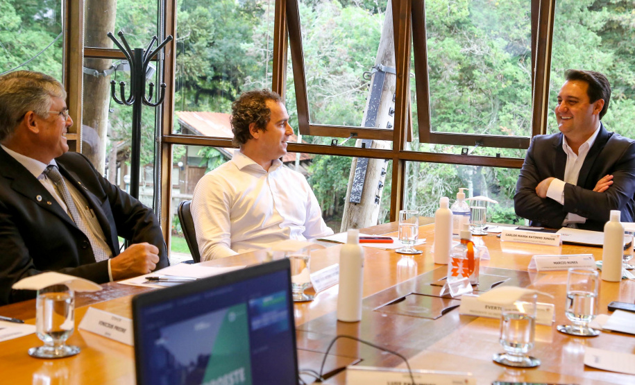 Governador Carlos Massa Ratinho Junior em reunião com presidente do Ibama Eduardo Bim pra tratar do cronograma das audiências publicas da Nova-Ferroeste e parques urbanos - Curitiba, 16/03/2022
