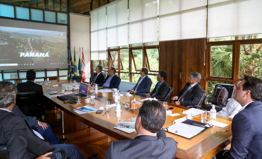 Governador Carlos Massa Ratinho Junior em reunião com presidente do Ibama Eduardo Bim pra tratar do cronograma das audiências publicas da Nova-Ferroeste e parques urbanos - Curitiba, 16/03/2022