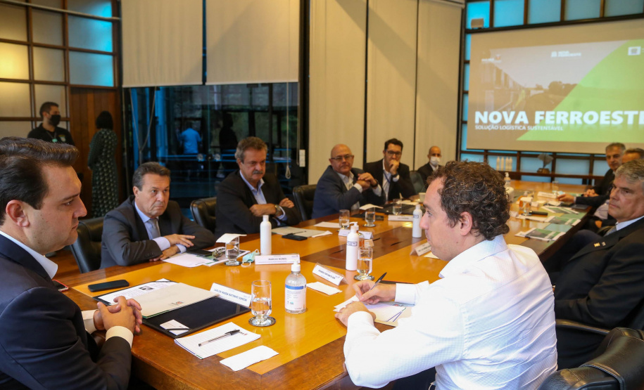 Governador Carlos Massa Ratinho Junior em reunião com presidente do Ibama Eduardo Bim pra tratar do cronograma das audiências publicas da Nova-Ferroeste e parques urbanos - Curitiba, 16/03/2022